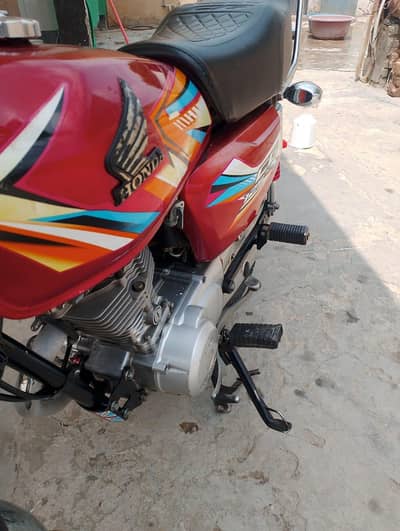 Honda 125 Islamabad nbr model 2021 orignal tanky tapy sath hain