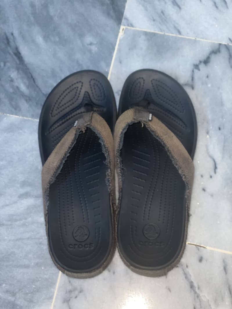Crocs flip flops 3