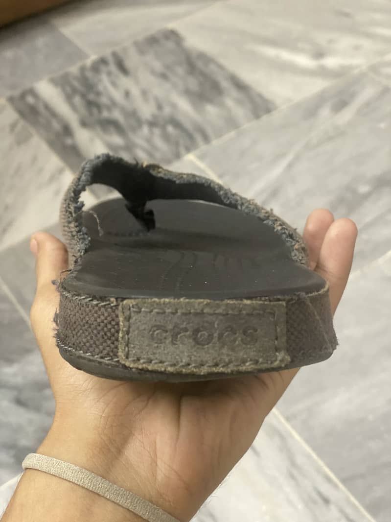 Crocs flip flops 4