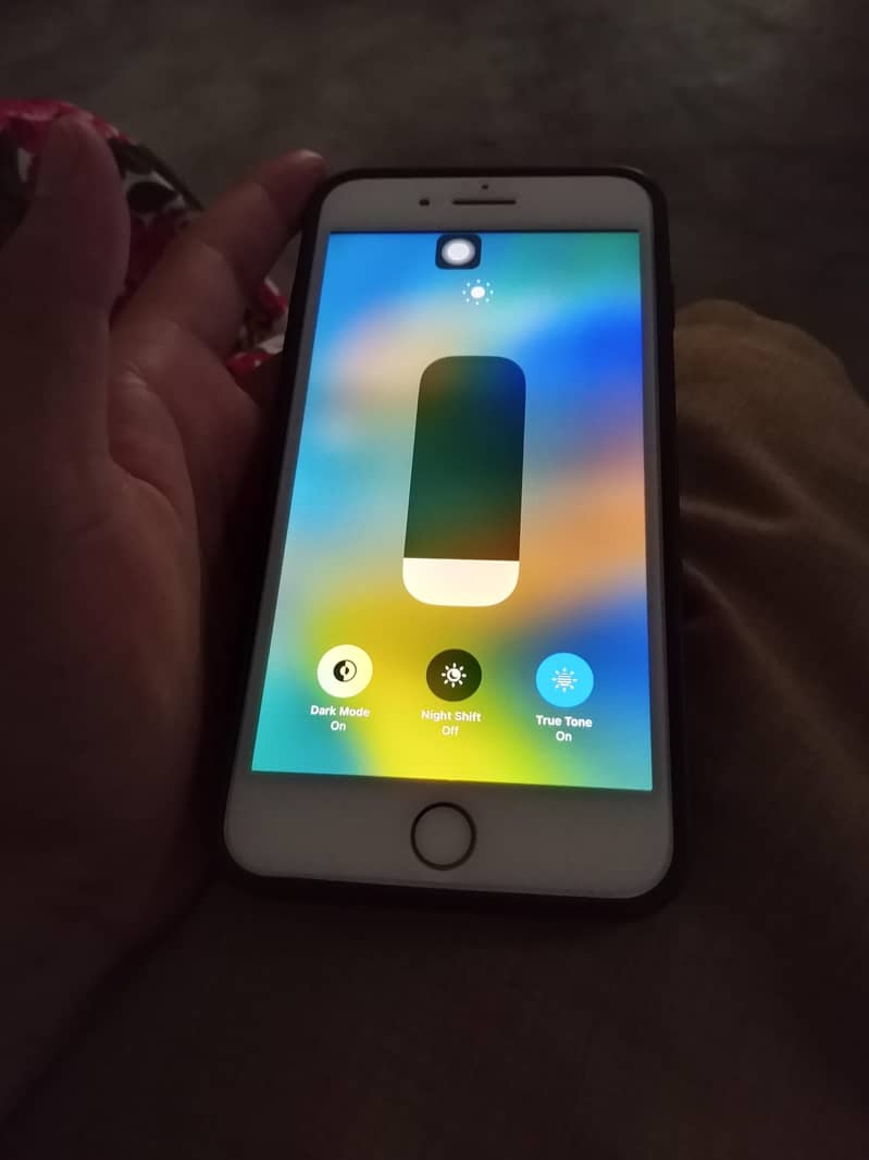 Apple iPhone 8 Plus 1