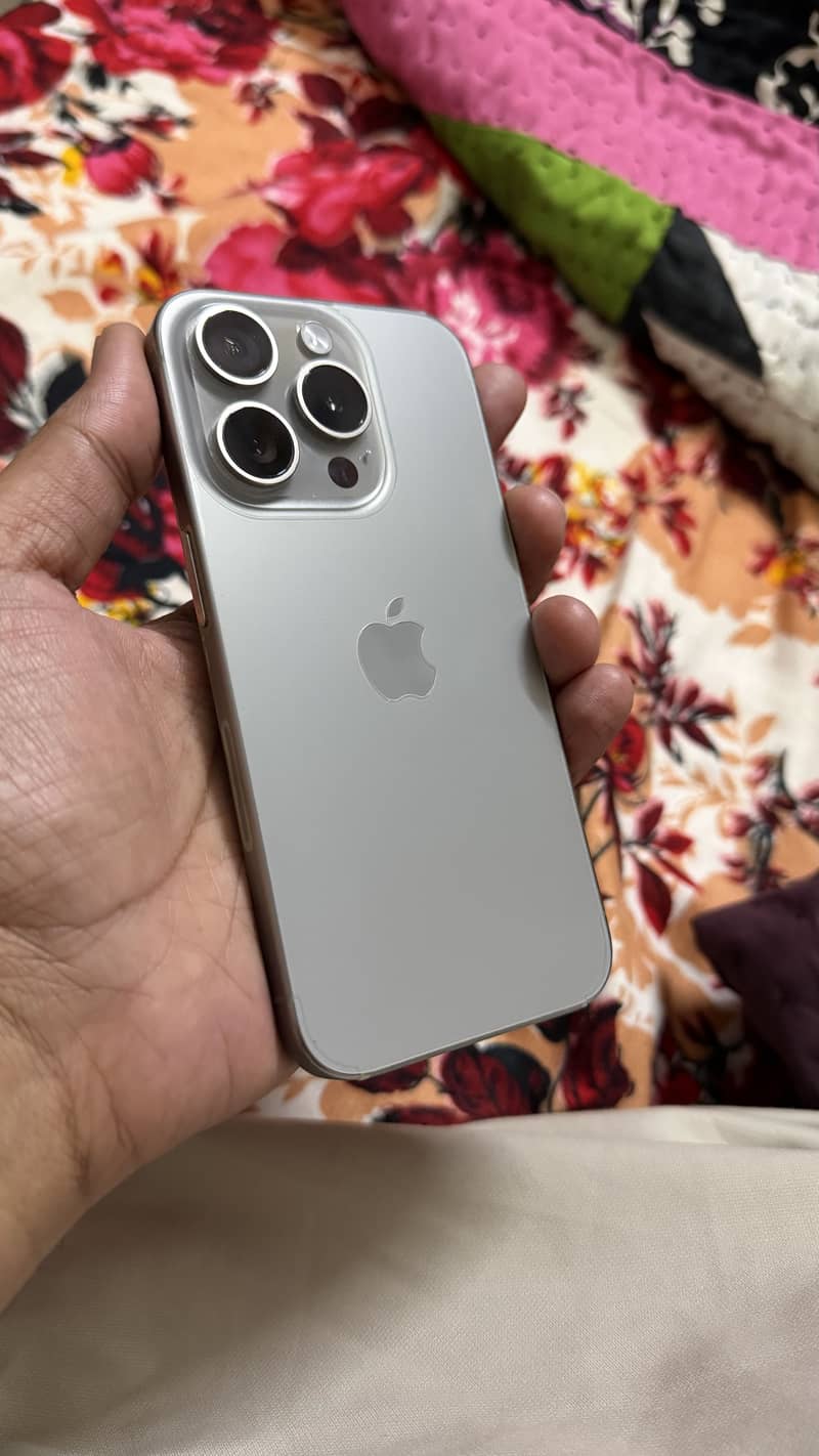Apple iPhone 15 Pro 0