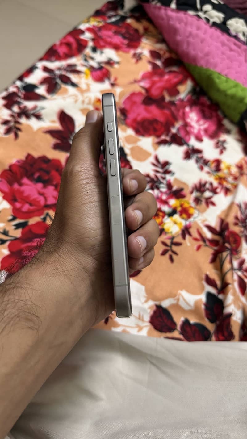Apple iPhone 15 Pro 1
