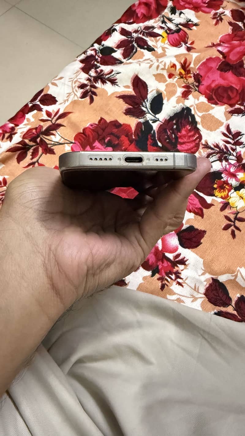 Apple iPhone 15 Pro 2