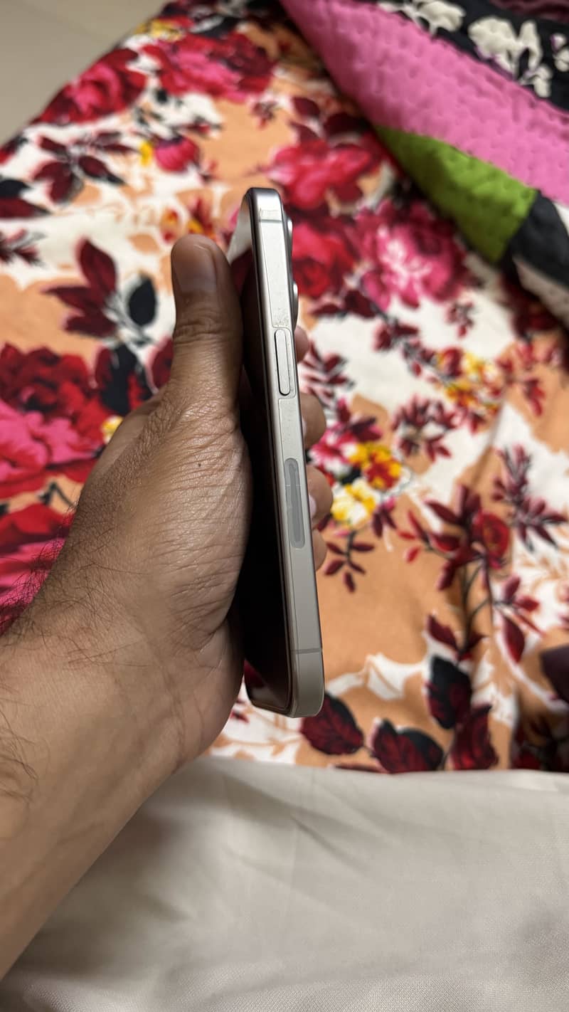 Apple iPhone 15 Pro 3