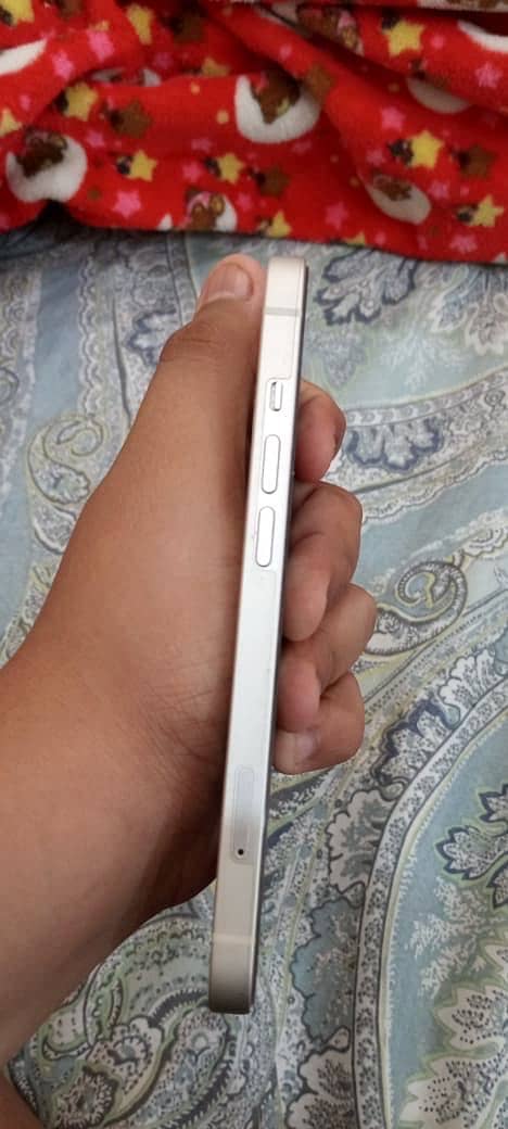 Apple iPhone 13 6