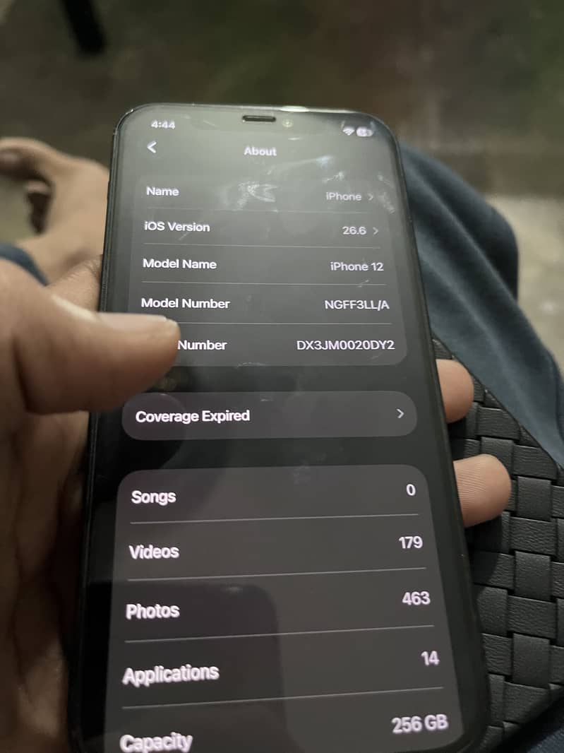 Apple iPhone 12 4