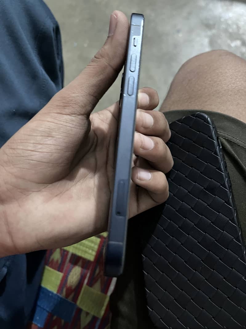 Apple iPhone 12 6