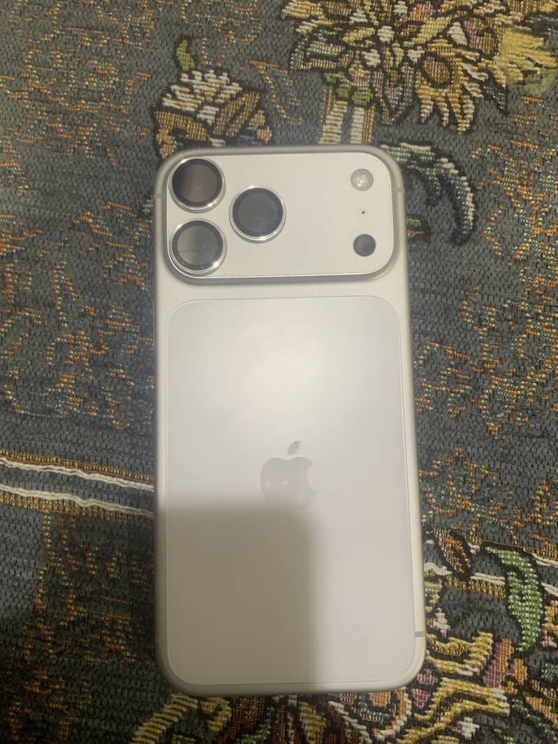 Apple iPhone 17 Pro Max 2