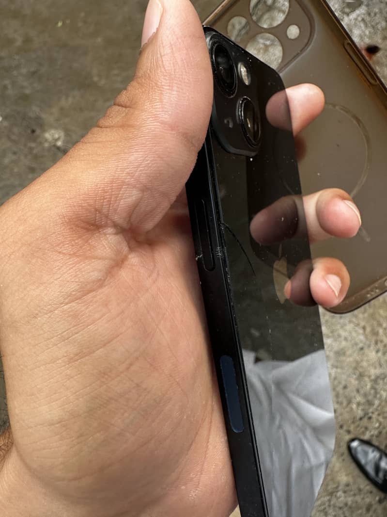 Apple iPhone 13 2