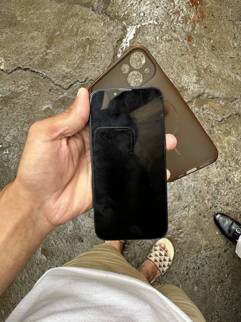 Apple iPhone 13 4