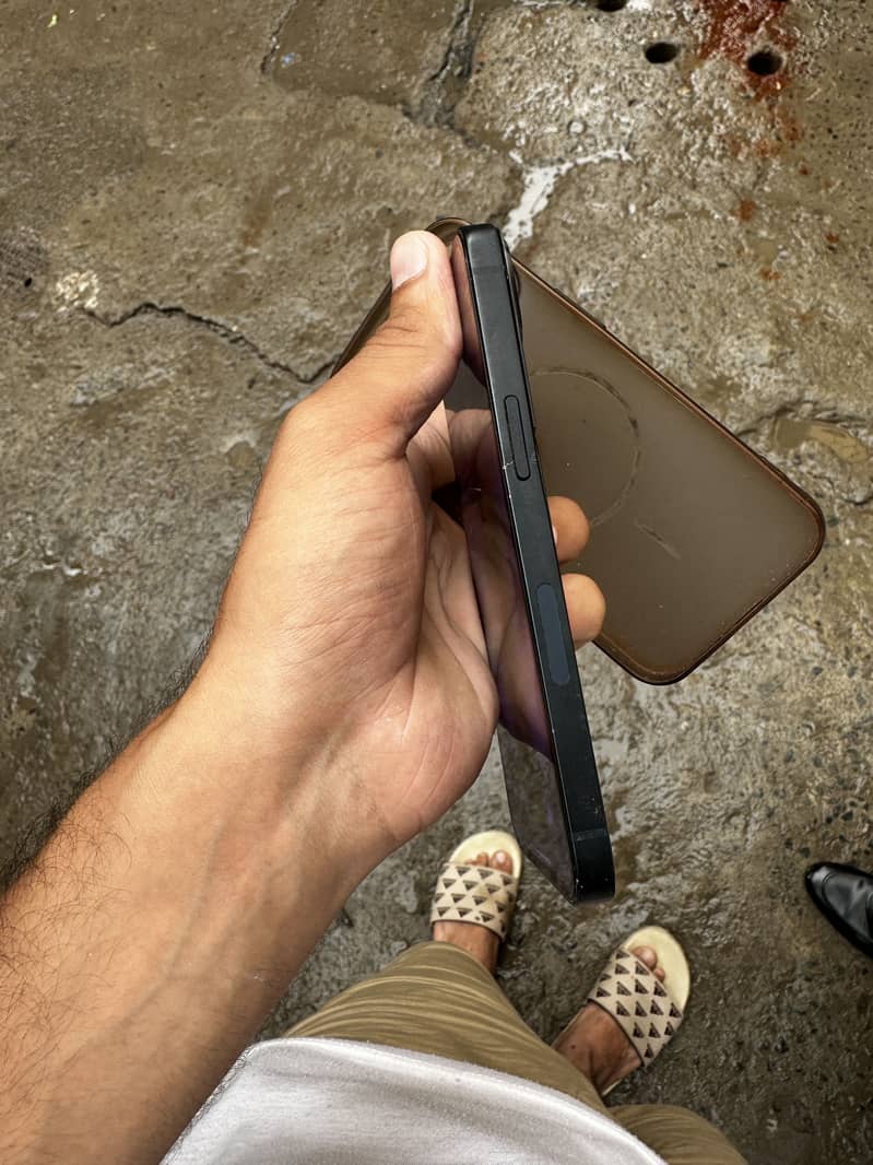Apple iPhone 13 7