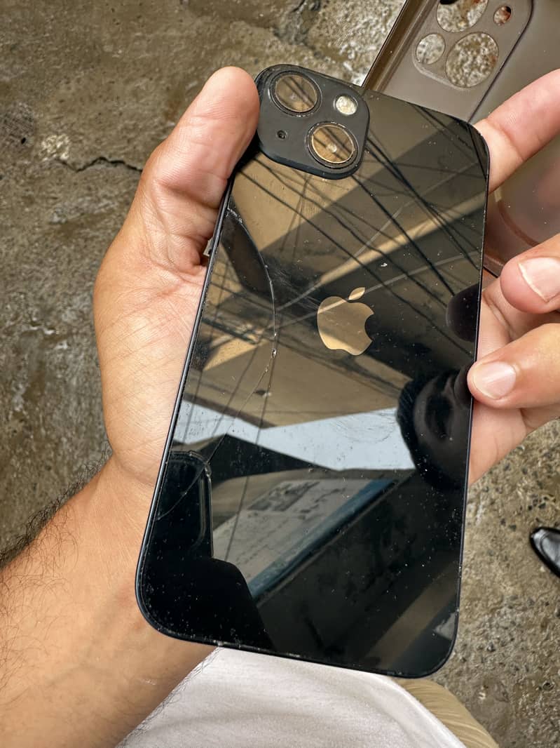 Apple iPhone 13 8