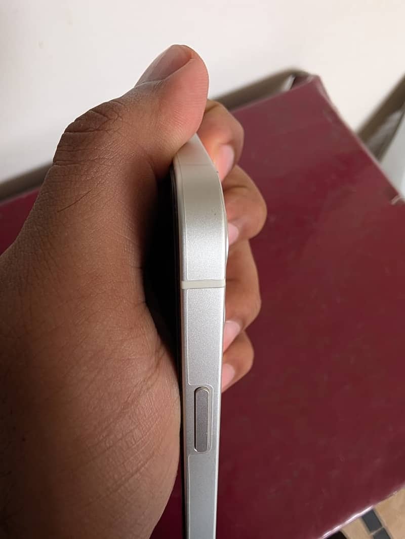 iPhone 12 4