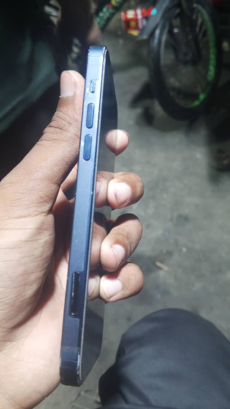 Apple iPhone 12 3