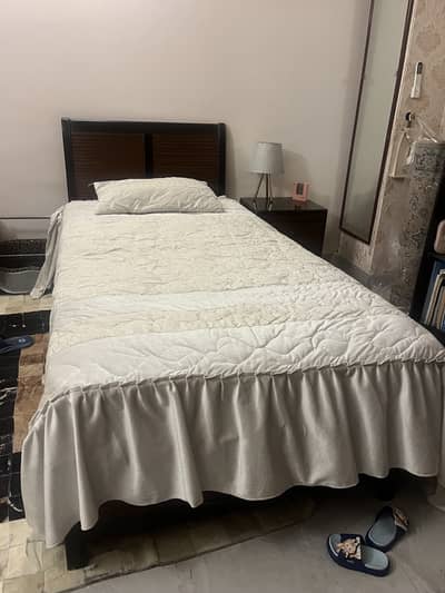 single bed, side table, 8 inch mattress
