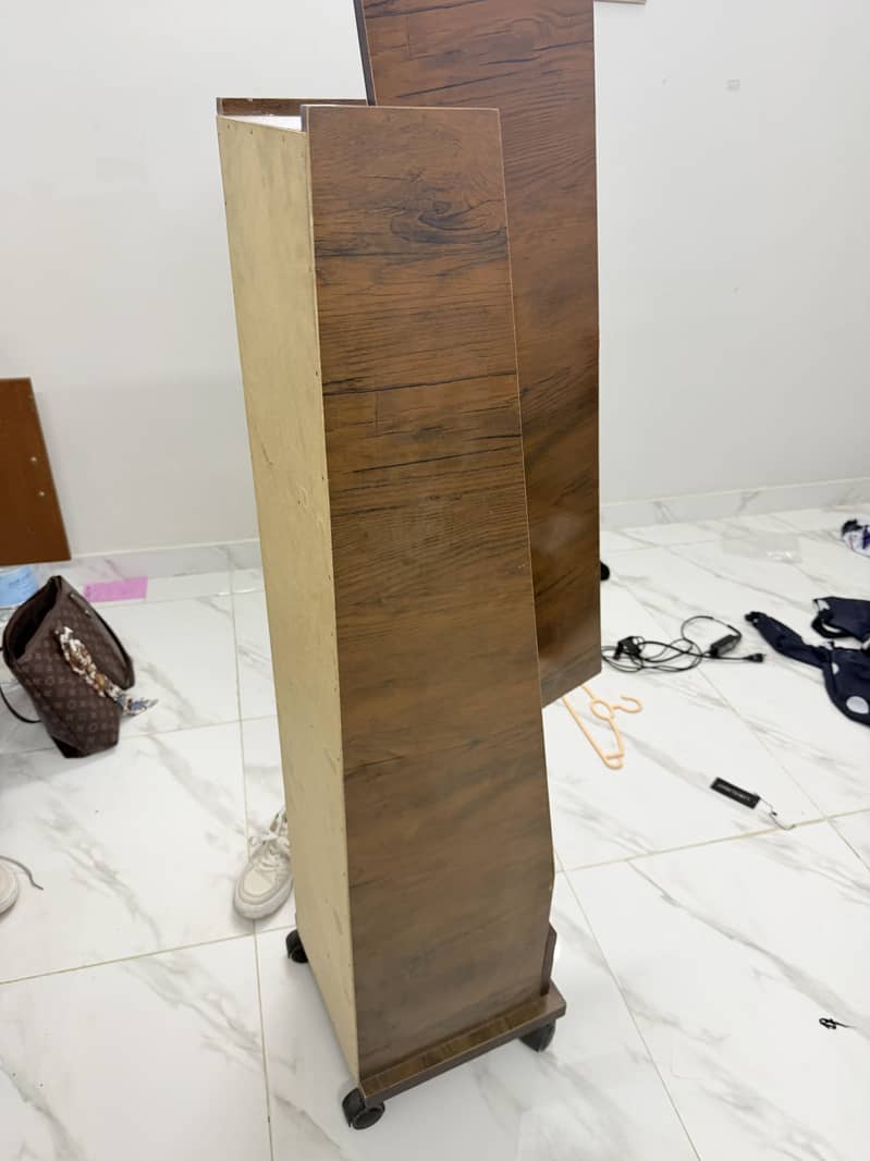 Stand mirror 1