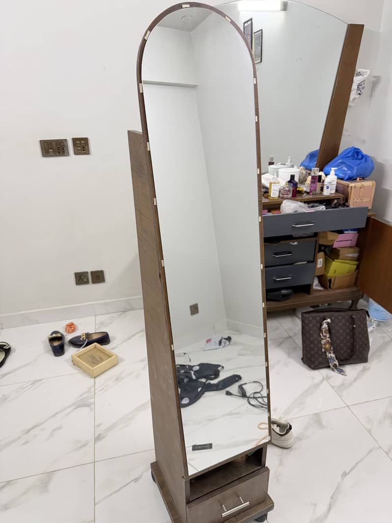Stand mirror 0