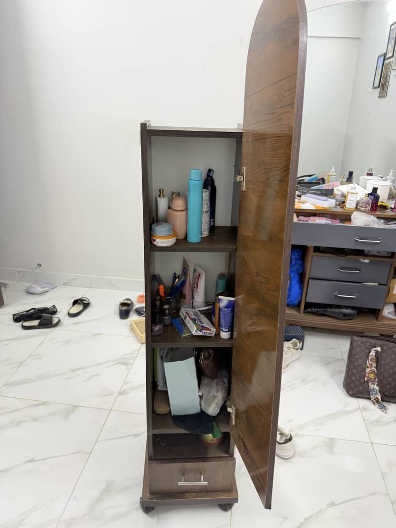 Stand mirror 2