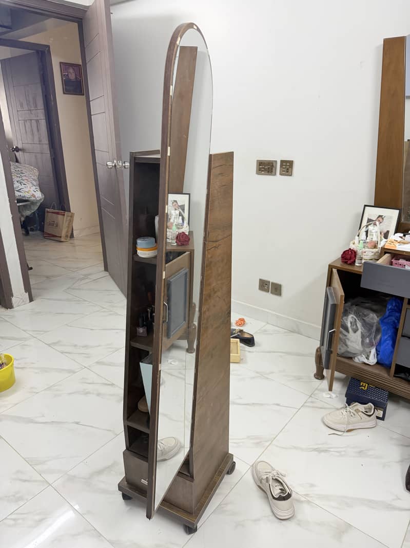 Stand mirror 3