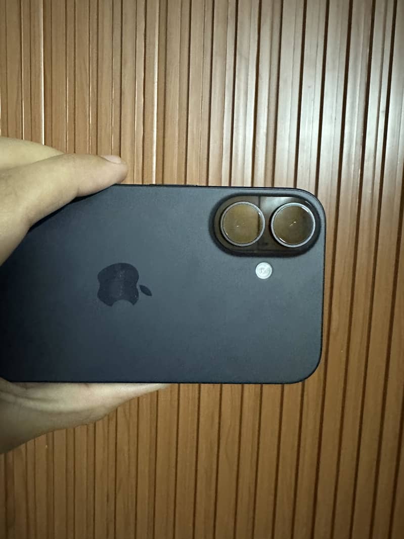 Apple iPhone 16 1