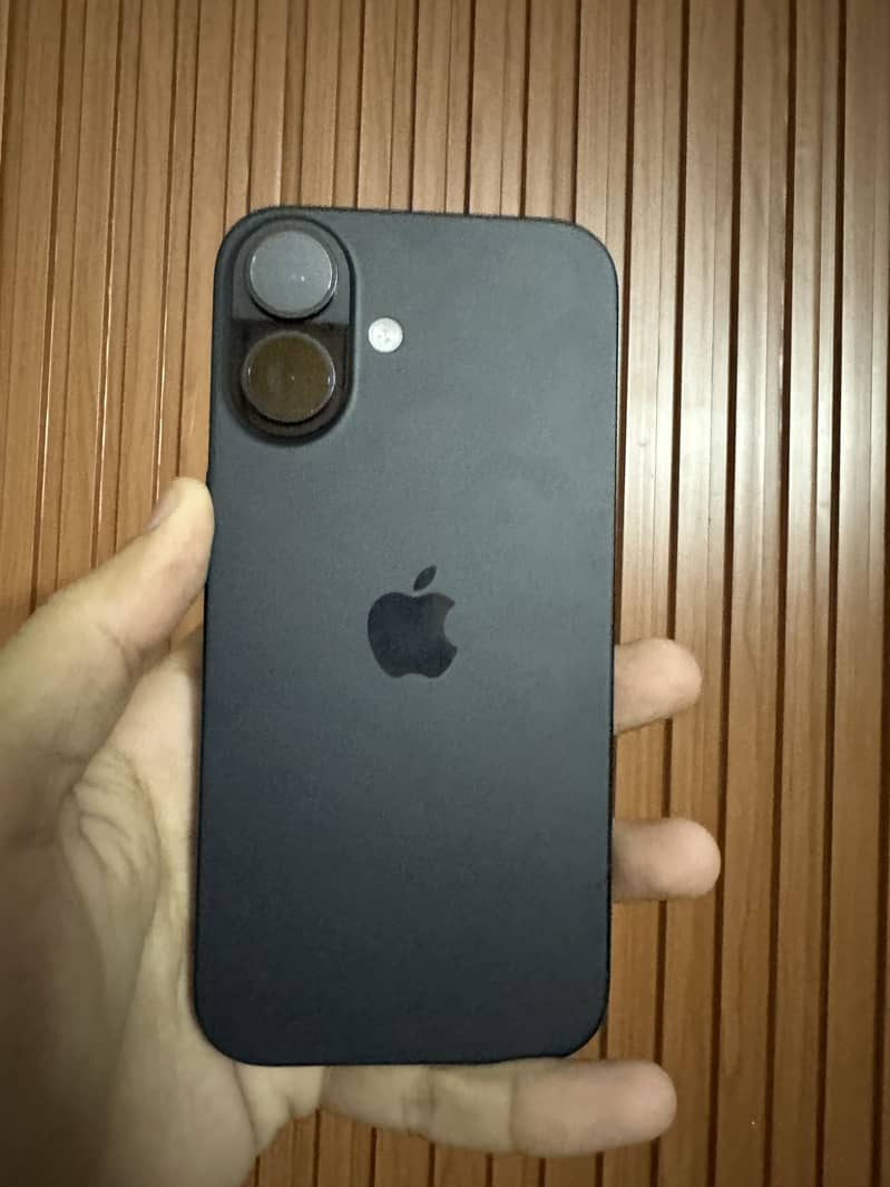 Apple iPhone 16 2