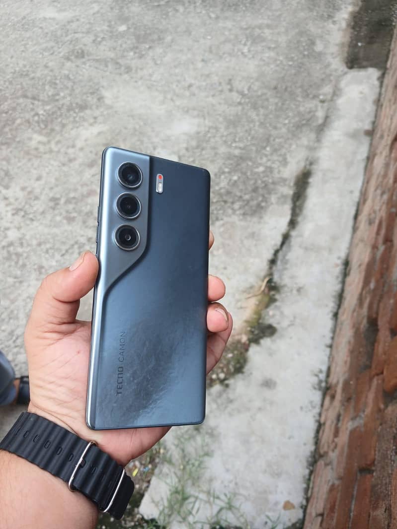 Tecno CAMON 40 Pro 0