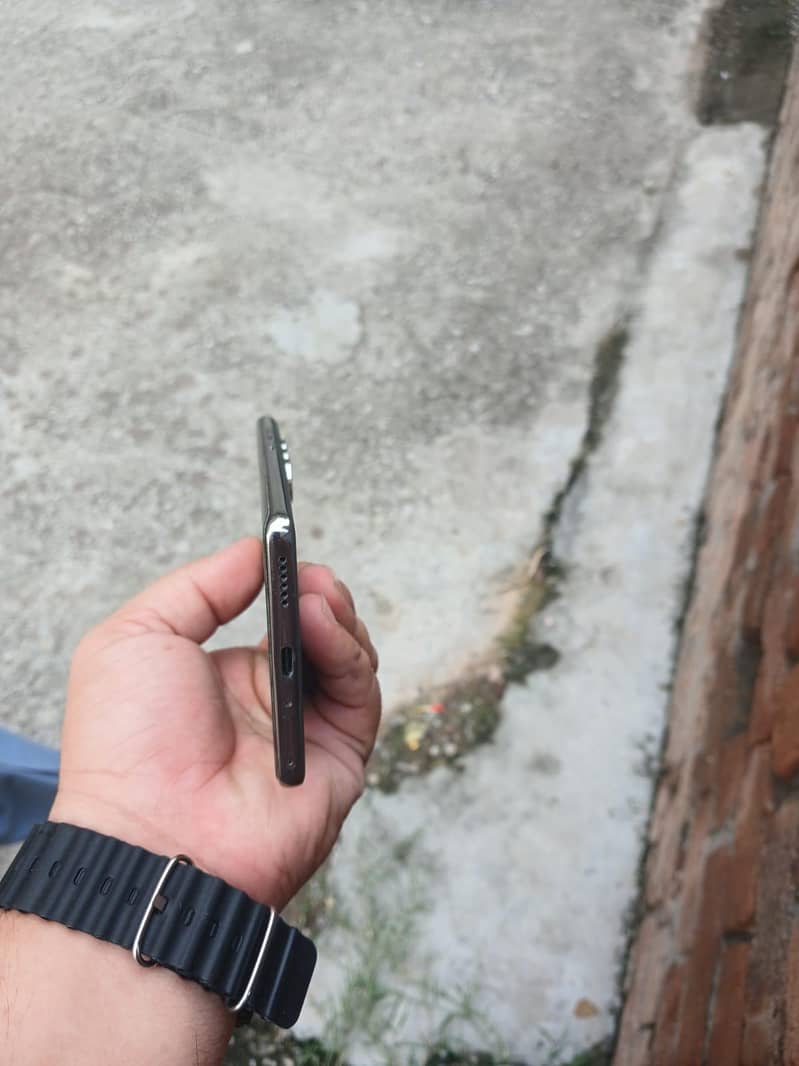 Tecno CAMON 40 Pro 1