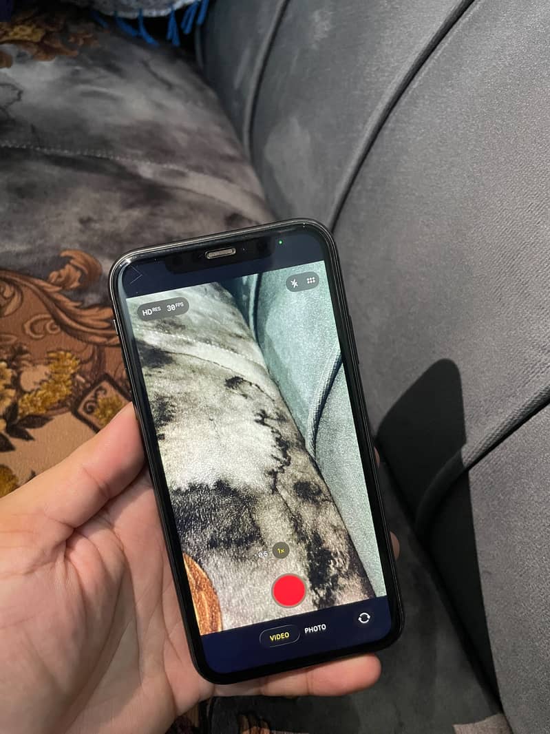 iPhone 11 4