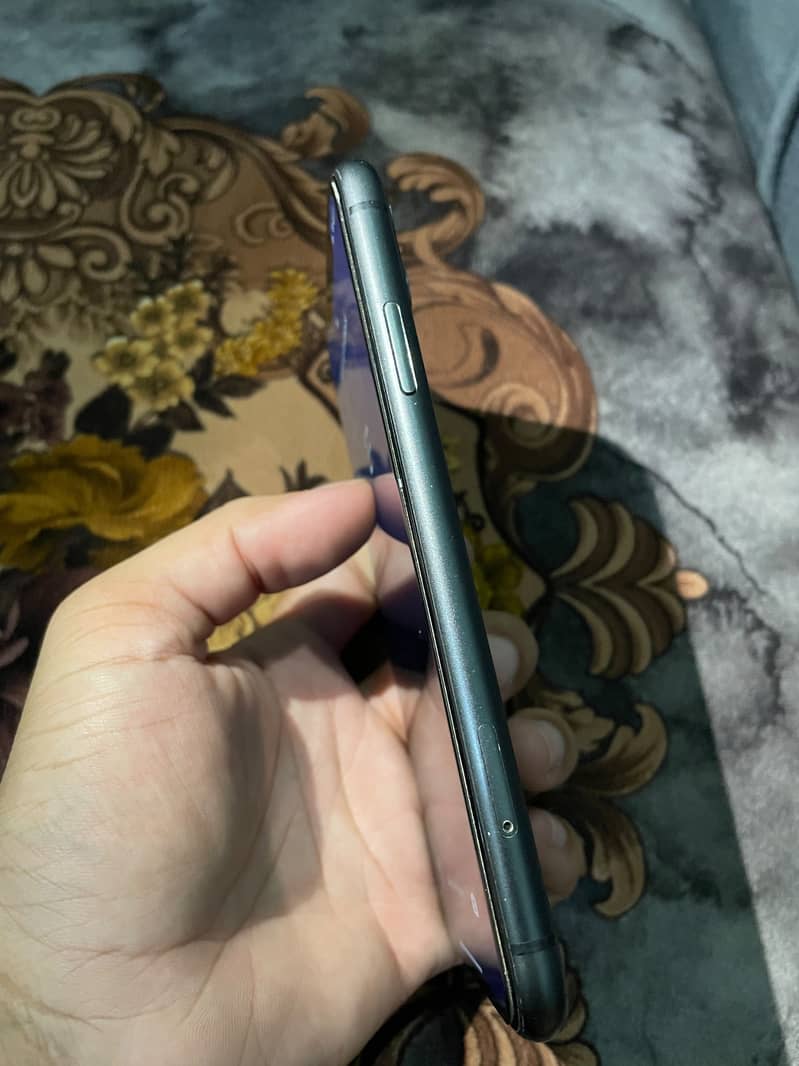 iPhone 11 6