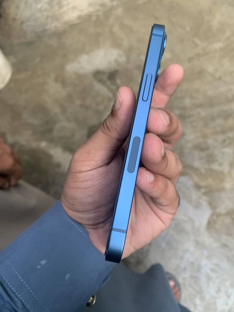 Apple iPhone 13 4