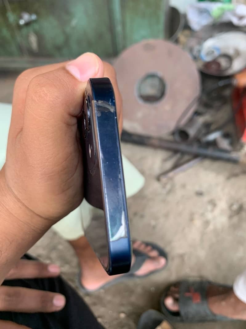 Apple iPhone 12 0