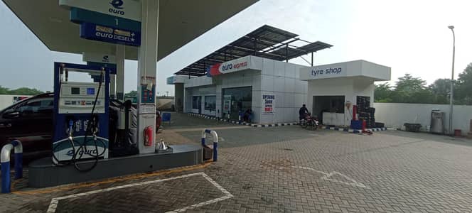 petrol pump Mart k lie larky or larkion ki zarorat ha