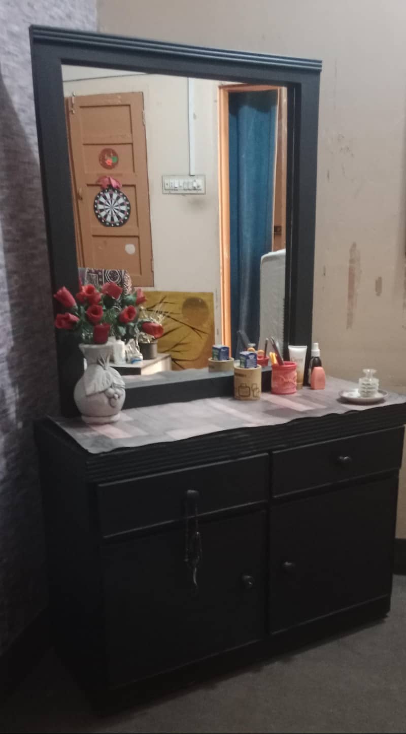 Dressing Table with drawers 2
