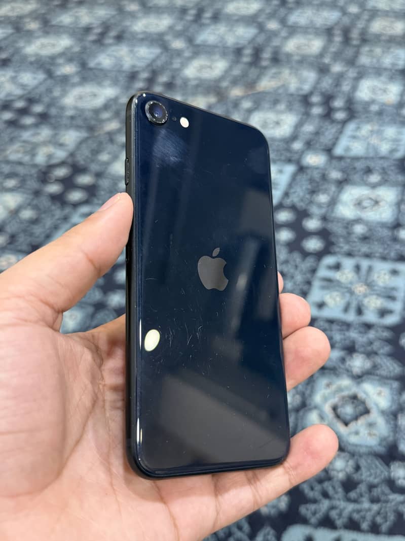 IPhone SE3 0