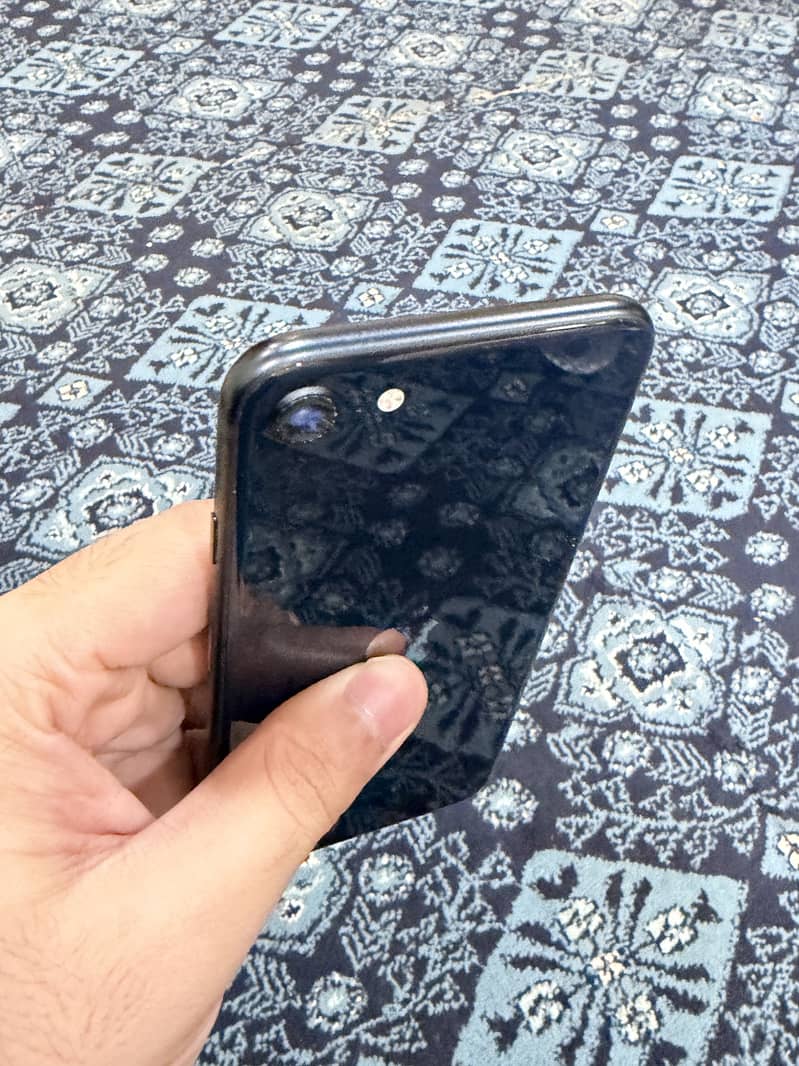 IPhone SE3 1