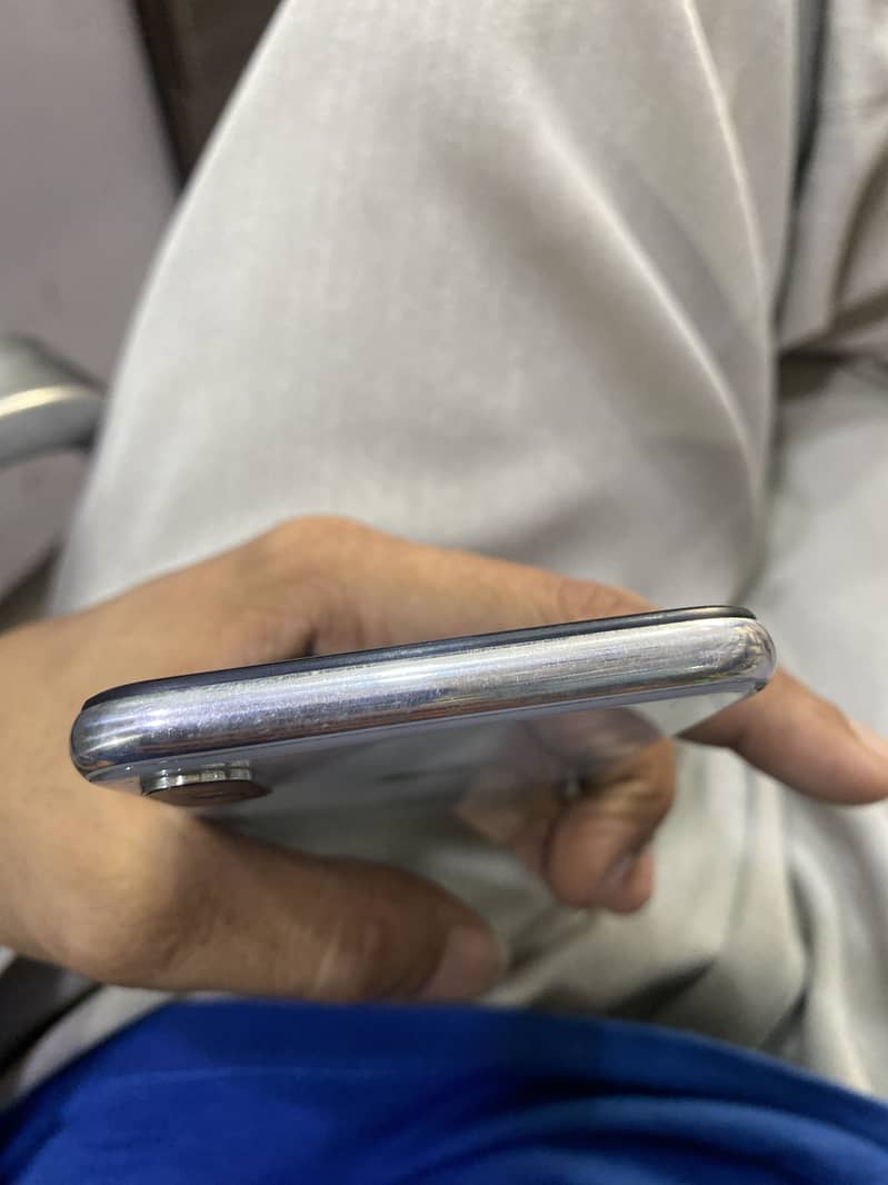Apple iPhone X 4