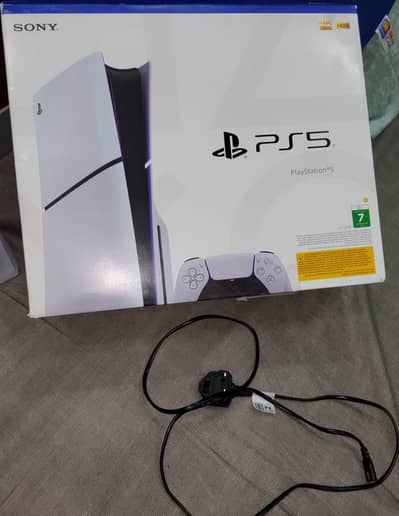 ps5 Slim Disc 1tb 2 controller 2 games 10/10 complete box