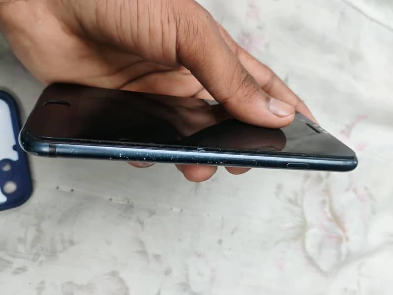Apple iPhone 7 2