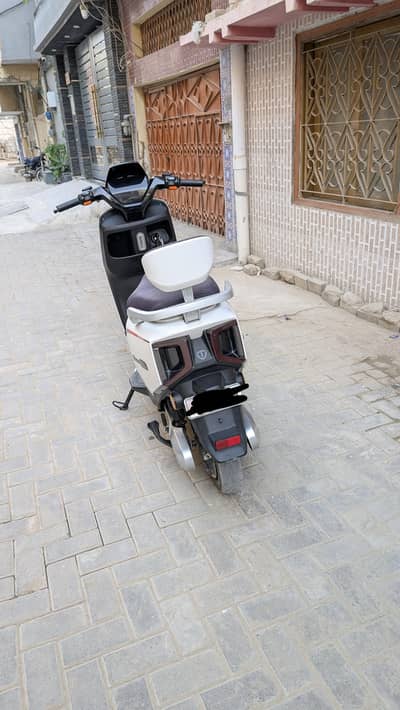 Hi Speed RM-i700 (EVI 700) Electric Scooty – Excellent Condition