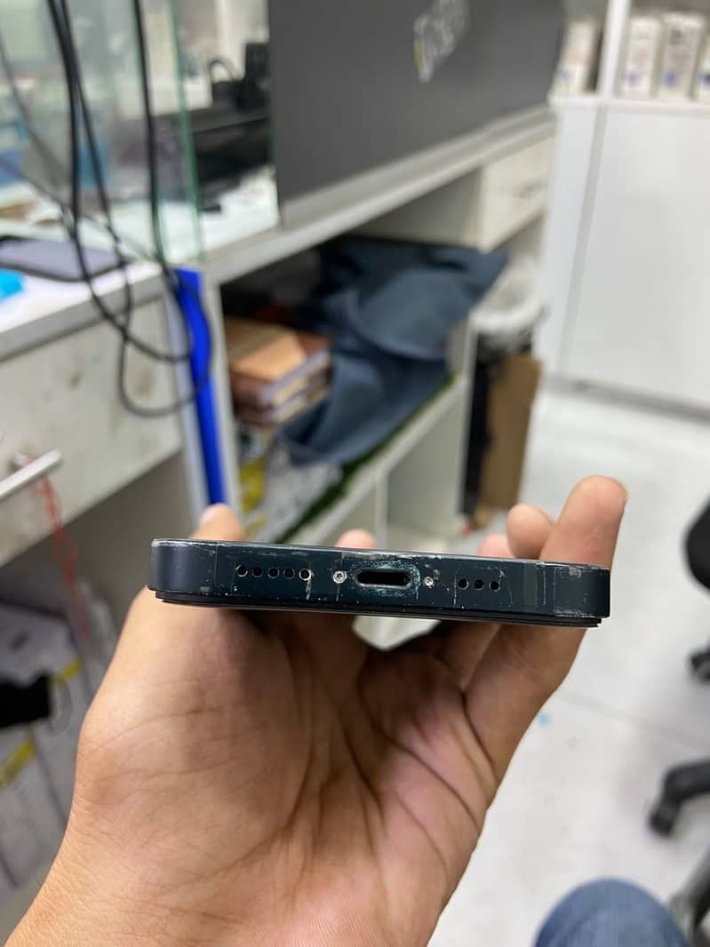 Apple iPhone 13 2