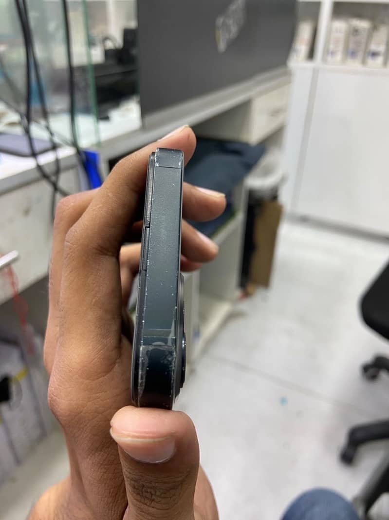 Apple iPhone 13 3
