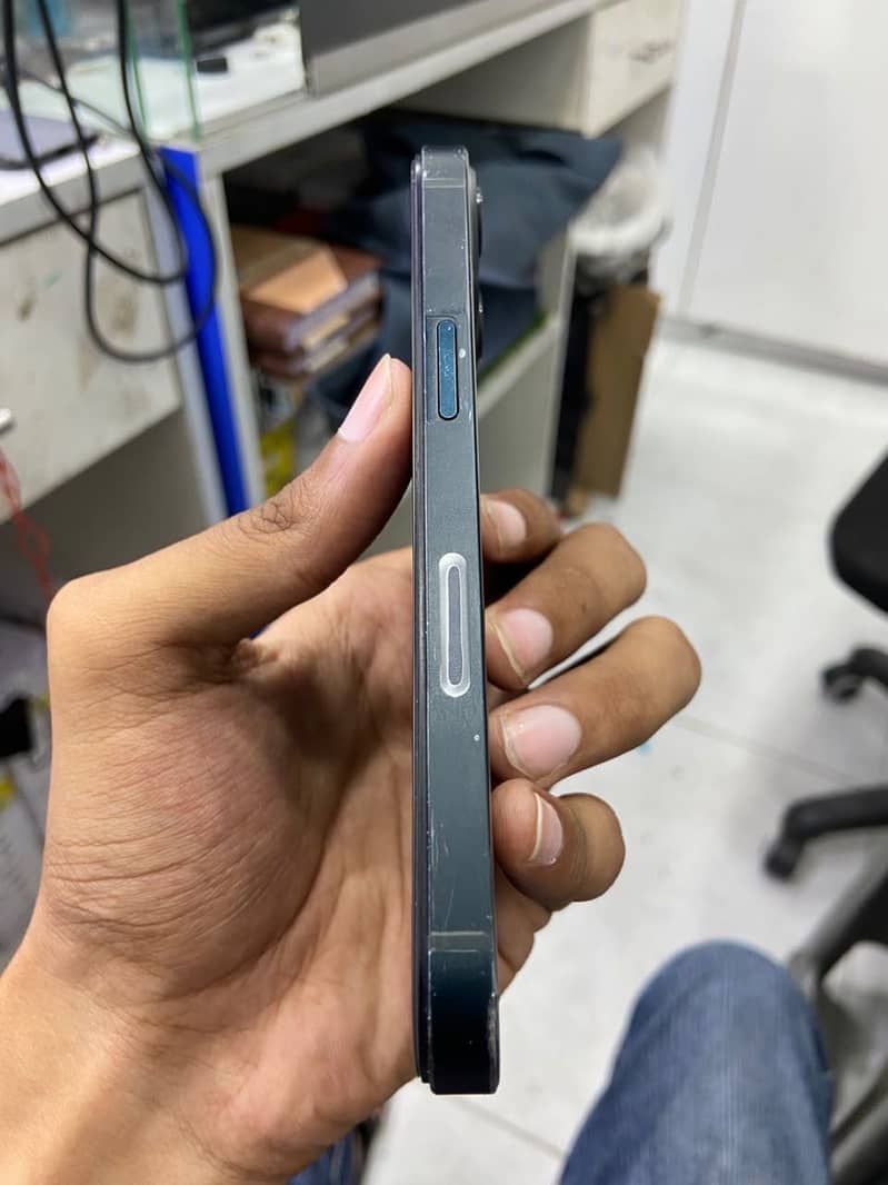 Apple iPhone 13 4