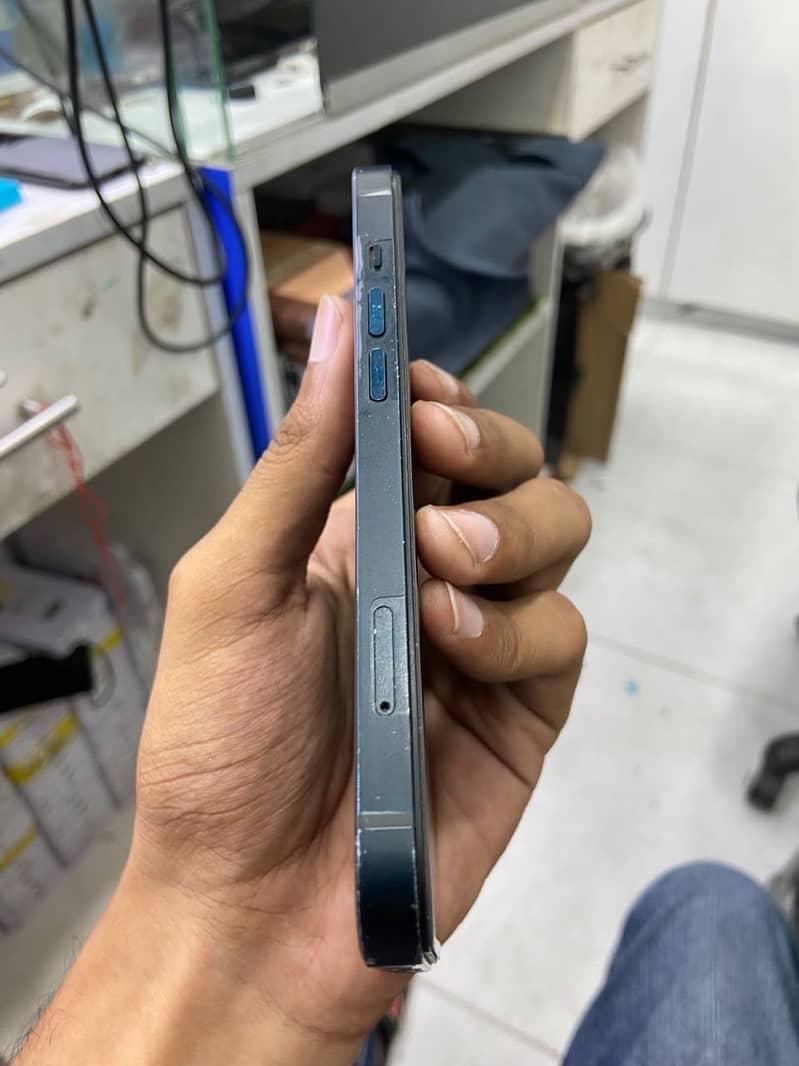 Apple iPhone 13 5