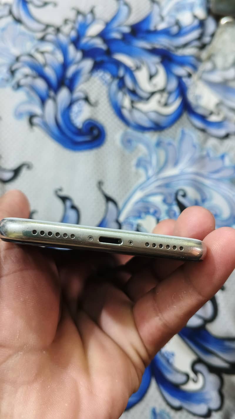 Apple iPhone X 3