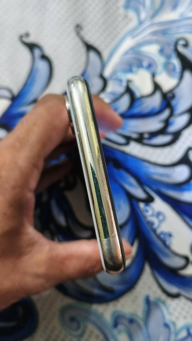 Apple iPhone X 4