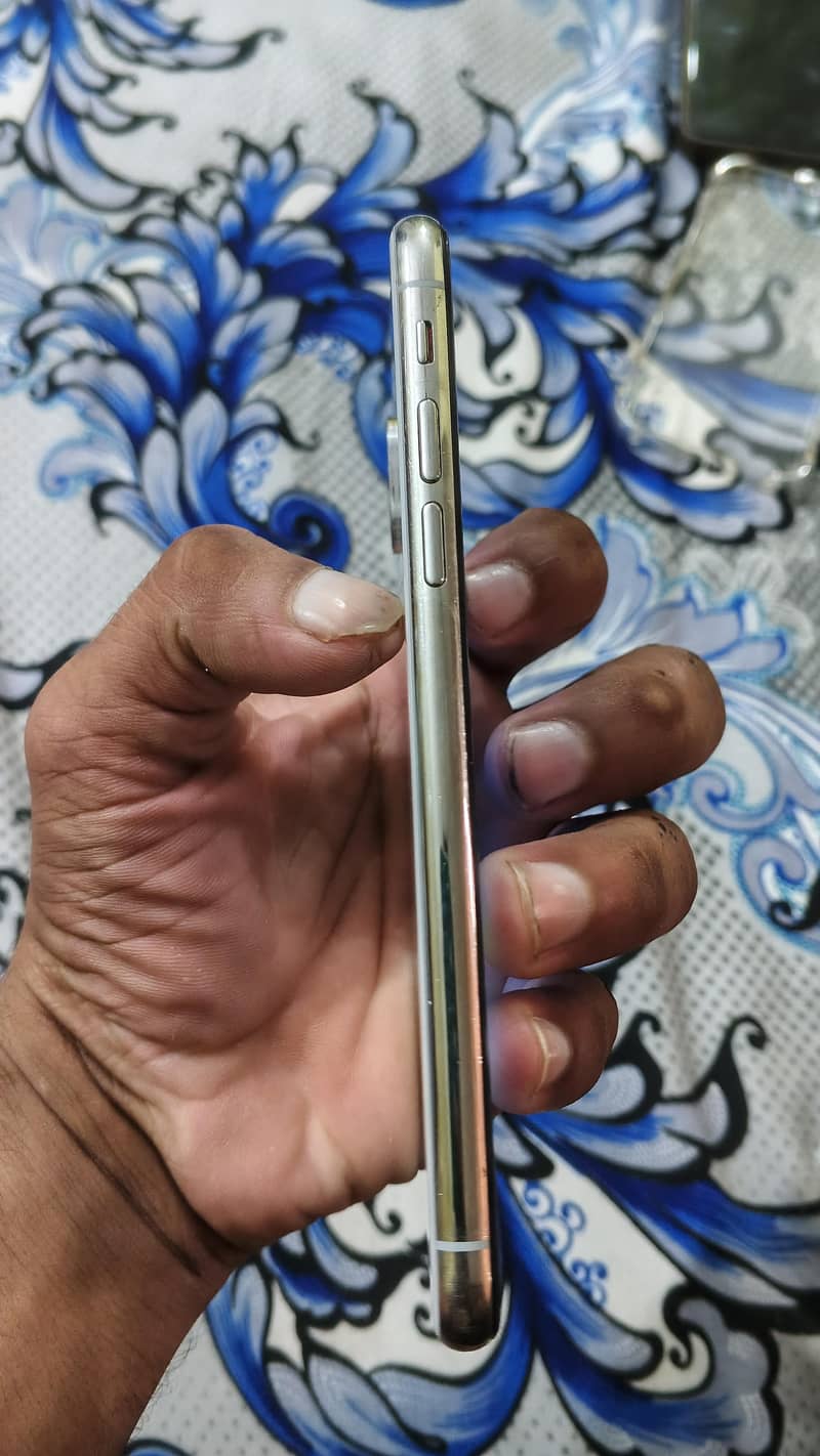 Apple iPhone X 5