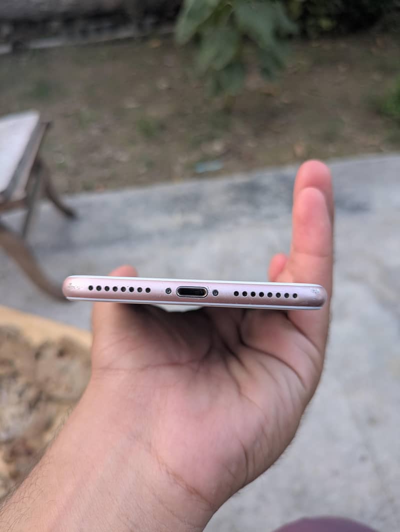 Apple iPhone 7 Plus 2