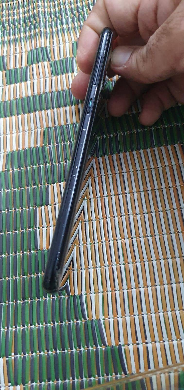 Samsung Mobile S8 Plus 4