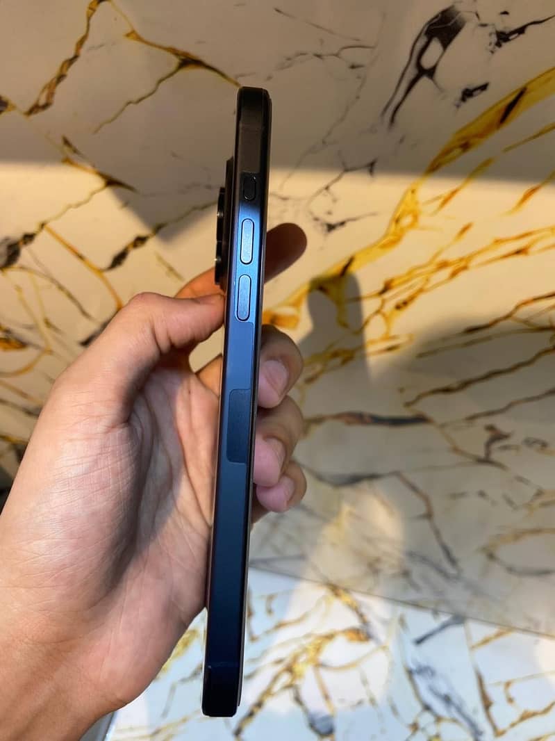 Apple iPhone 15 Pro Max 3