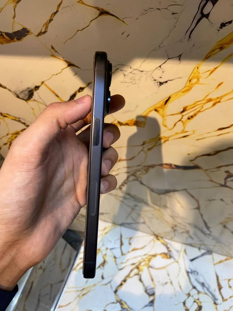 Apple iPhone 15 Pro Max 4